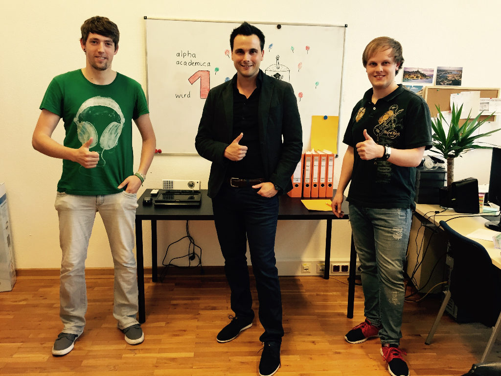 Dominik Peters und Andreas Kinas nutzen die kurze Seminarpause zum Fototermin im Büro. Dominik hält sein drittes Seminar "Controlling "(BWL, FH Aachen). Andreas ist Seminarleiter des Moduls "Höhere Mathematik II" (Maschinenbau, RWTH Aachen).